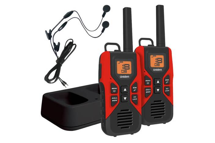 2 GMRS FRS two way radios charging cradle earbuds GMR3055-2CKHS walkie talkie uniden